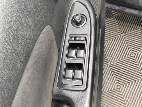 Used 2013 Chrysler 200 LX FWD image 25