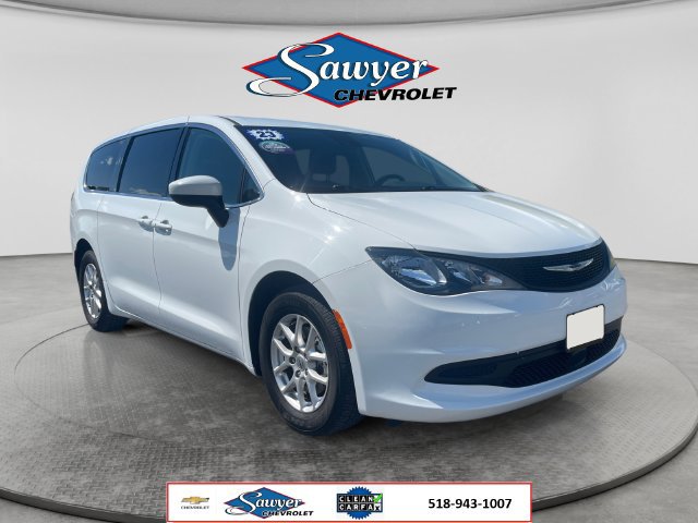 Used 2023 Chrysler Voyager LX FWD image 7