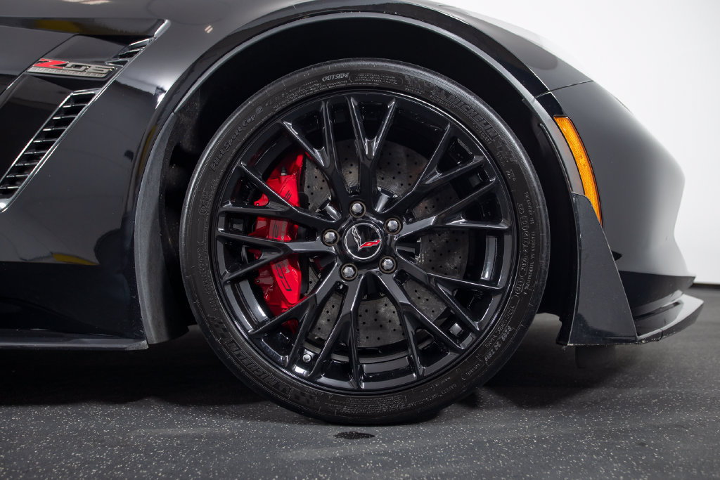 Used 2015 Chevrolet Corvette Z06 w/ 3LZ Preferred Equipment Group RWD image 21