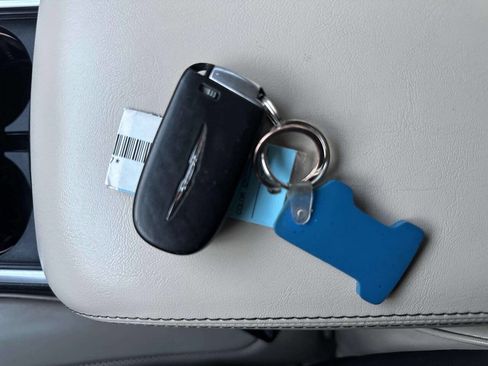 Used 2018 Chrysler 300 Limited image 40