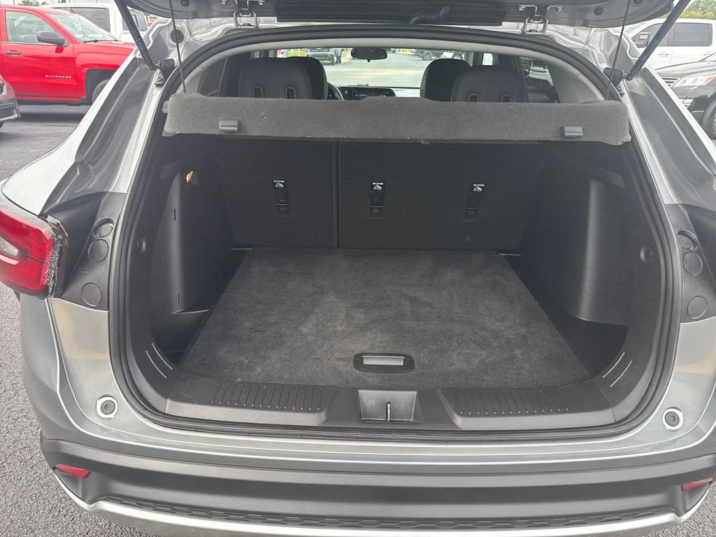 Used 2025 Chevrolet Trax LT FWD image 25
