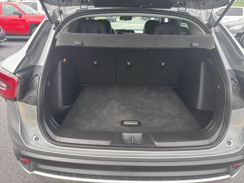 Used 2025 Chevrolet Trax LT FWD image 25