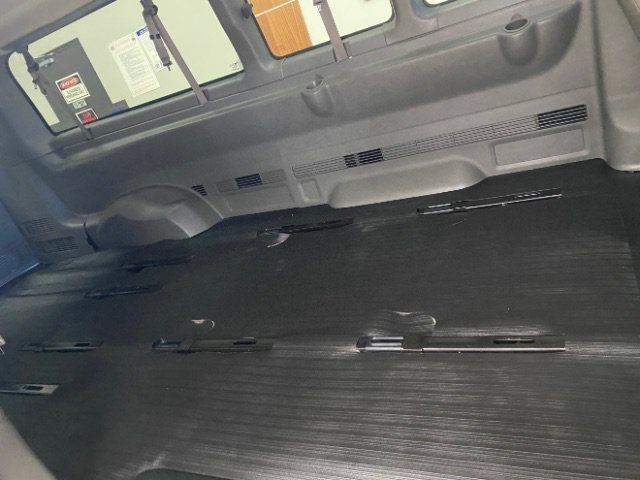 Used 2022 Chevrolet Express 3500 LS RWD image 15