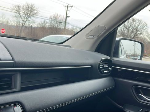 Used 2024 Honda Pilot Touring image 18