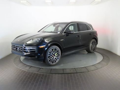 Certified 2026 Porsche Cayenne E-Hybrid AWD/4WD image 1