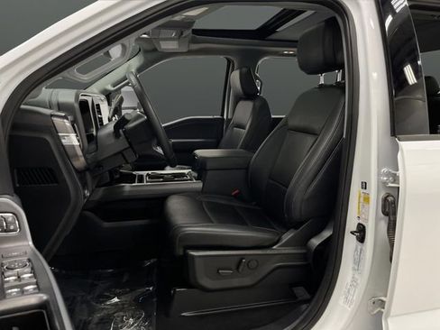 Used 2025 Ford F350 Lariat w/ Black Appearance Package image 4