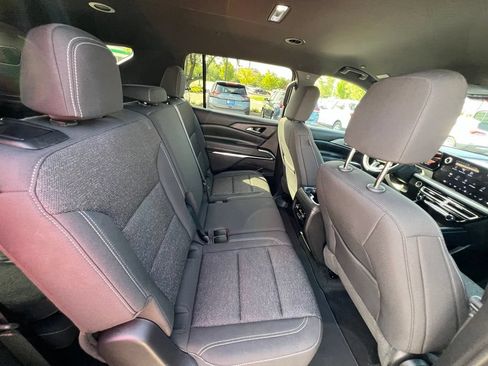 Used 2024 Chevrolet Traverse LS AWD/4WD image 26