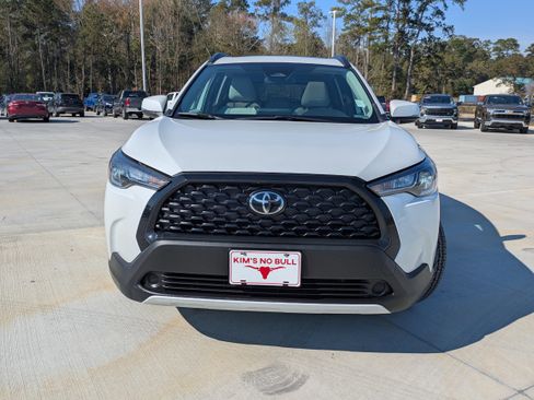 Certified 2023 Toyota Corolla Cross LE image 2
