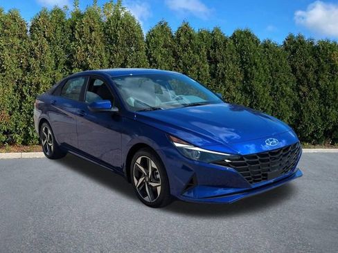 Certified 2023 Hyundai Elantra SEL w/ Convenience Package image 3