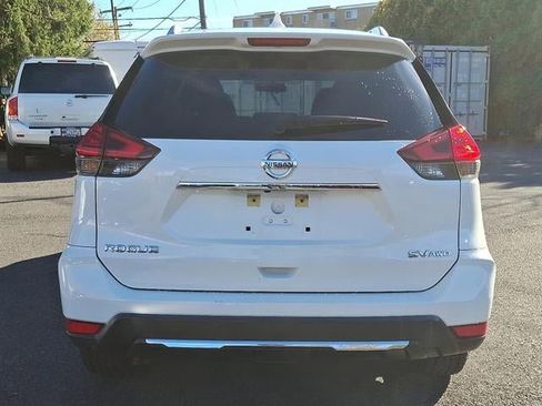 Used 2017 Nissan Rogue SV image 5