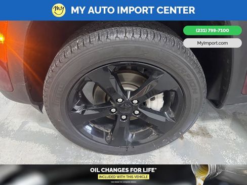 Used 2025 Jeep Grand Cherokee Limited w/ Black Appearance Package image 9