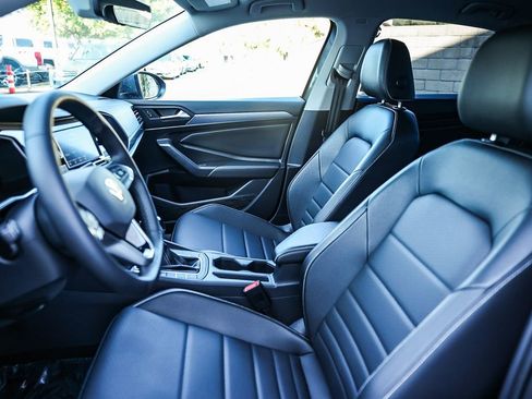 Used 2022 Volkswagen Jetta SE image 25