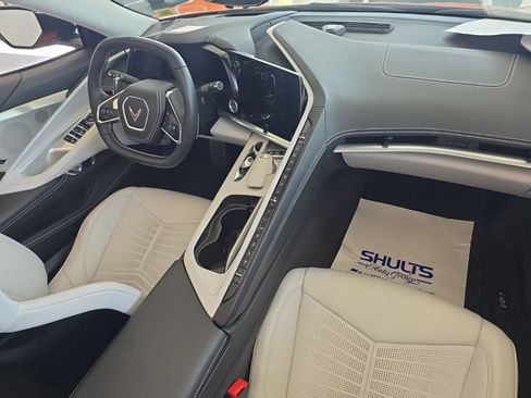Used 2023 Chevrolet Corvette Stingray Premium Conv w/ Z51 Performance Package RWD image 4