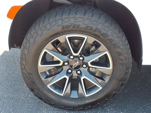 Used 2021 Chevrolet Tahoe Z71 w/ Luxury Package AWD/4WD image 31