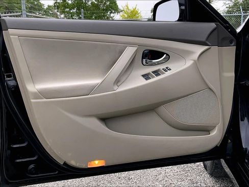 Used 2011 Toyota Camry LE FWD image 20