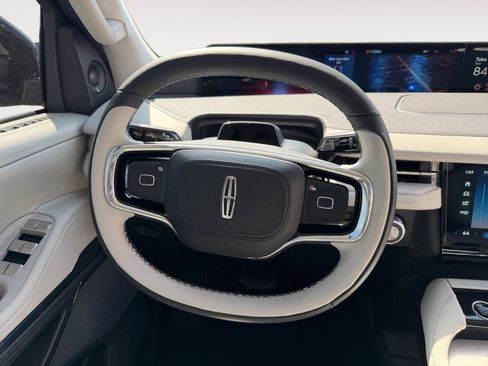 New 2025 Lincoln Navigator L Reserve AWD/4WD image 12