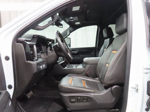 Used 2024 GMC Sierra 2500 AT4 w/ AT4 Preferred Package image 9