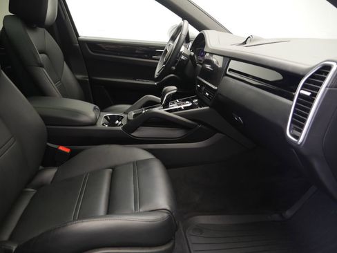 Certified 2023 Porsche Cayenne S AWD/4WD image 25