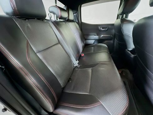 Certified 2018 Toyota Tacoma TRD Sport w/ Technology Package AWD/4WD image 24