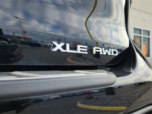 Used 2022 Toyota Highlander XLE image 13