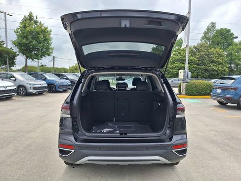 New 2026 Volkswagen Taos SE FWD image 26