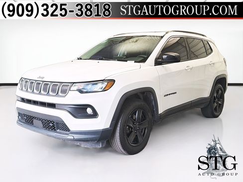 Used 2022 Jeep Compass Latitude w/ Sun and Sound Group AWD/4WD image 1