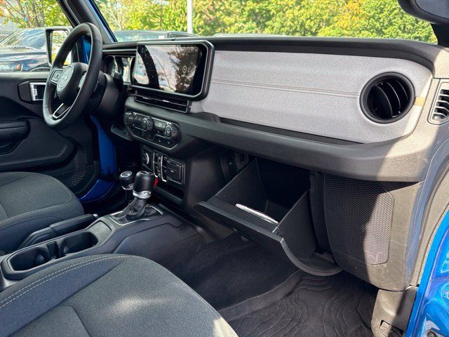 Used 2024 Jeep Wrangler Unlimited w/ Convenience Group AWD/4WD image 23