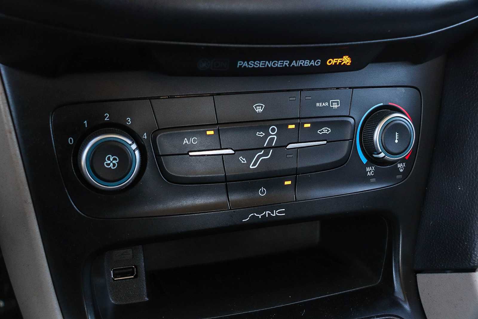 Used 2015 Ford Focus SE FWD image 22