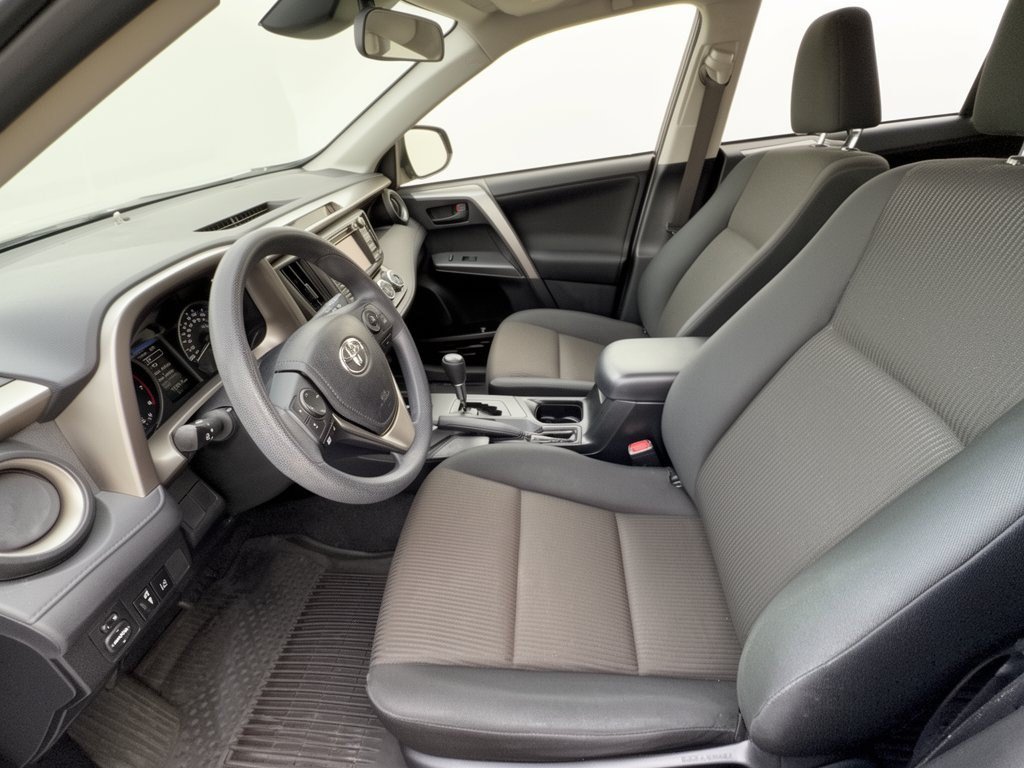 Used 2018 Toyota RAV4 LE w/ All Weather Liner Package FWD image 5