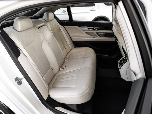 Used 2020 BMW 740i w/ Premium Package RWD image 43