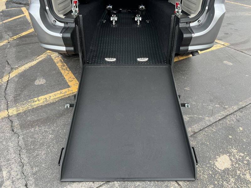 Used 2018 Dodge Grand Caravan SE w/ UConnect Hands-Free Group FWD image 49