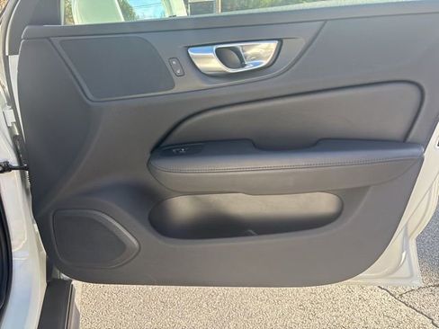 Used 2025 Volvo V60 B5 Cross Country Plus image 29