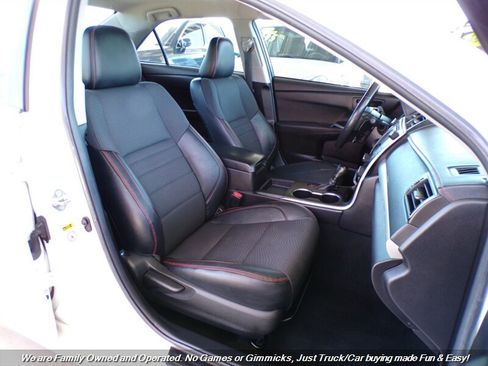 Used 2016 Toyota Camry SE FWD image 27