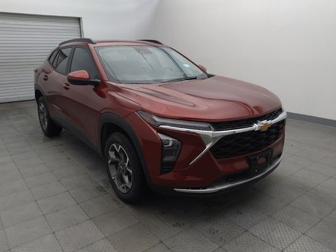 Used 2024 Chevrolet Trax LT w/ Driver Confidence Package FWD image 13
