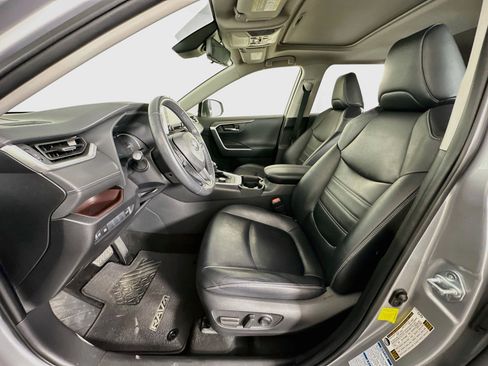 Used 2019 Toyota RAV4 Limited AWD/4WD image 13