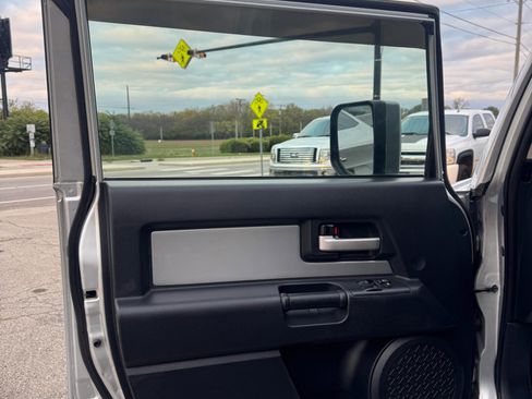 Used 2008 Toyota FJ Cruiser 4WD image 11