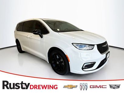 Used 2024 Chrysler Pacifica Touring-L