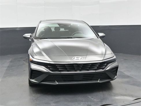 Used 2025 Hyundai Elantra SEL image 9