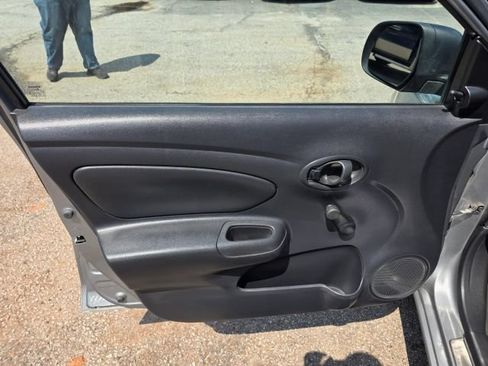 Used 2012 Nissan Versa S FWD image 11
