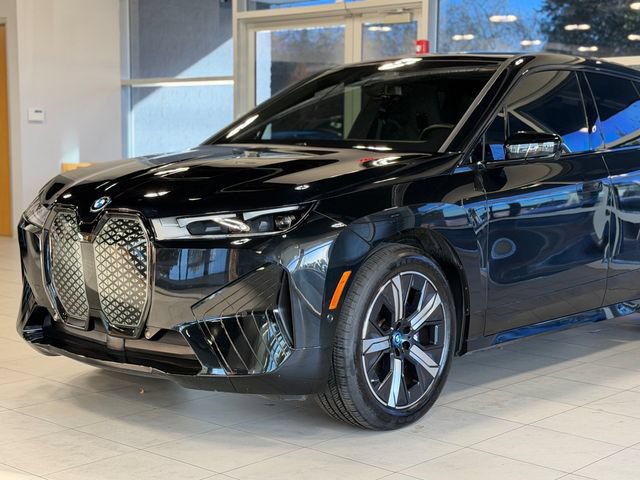 Used 2024 BMW iX xDrive50 w/ Premium Package AWD/4WD image 3