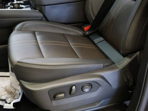 New 2026 Chevrolet Suburban High Country image 42