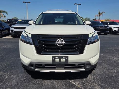 Used 2023 Nissan Pathfinder Platinum w/ Black Appearance Package AWD/4WD image 2