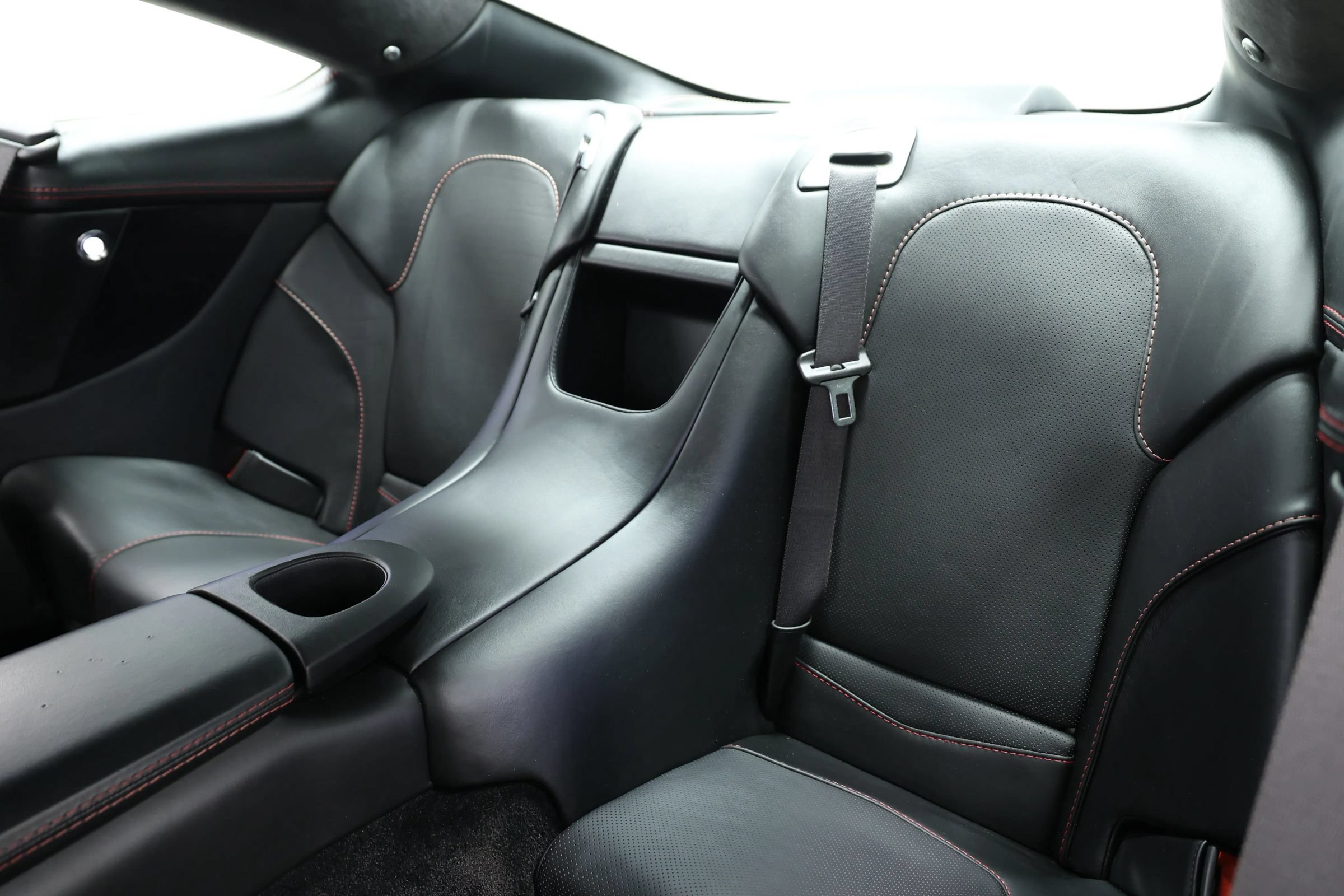 Used 2014 Aston Martin Vanquish Coupe RWD image 3