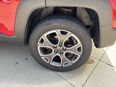 Used 2017 Jeep Renegade Limited AWD/4WD image 28