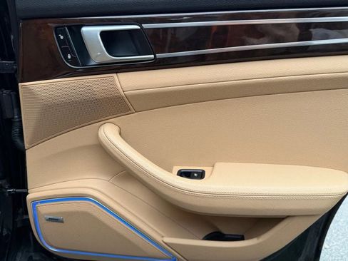 Used 2018 Porsche Panamera 4S image 25