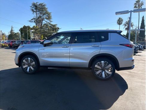 New 2026 Mitsubishi Outlander SE FWD image 8