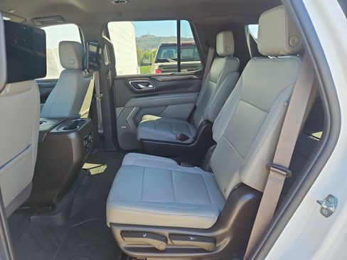 Used 2022 Chevrolet Tahoe Z71 w/ Luxury Package AWD/4WD image 24