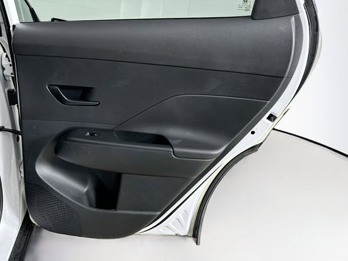 Used 2025 Hyundai Kona SEL image 28