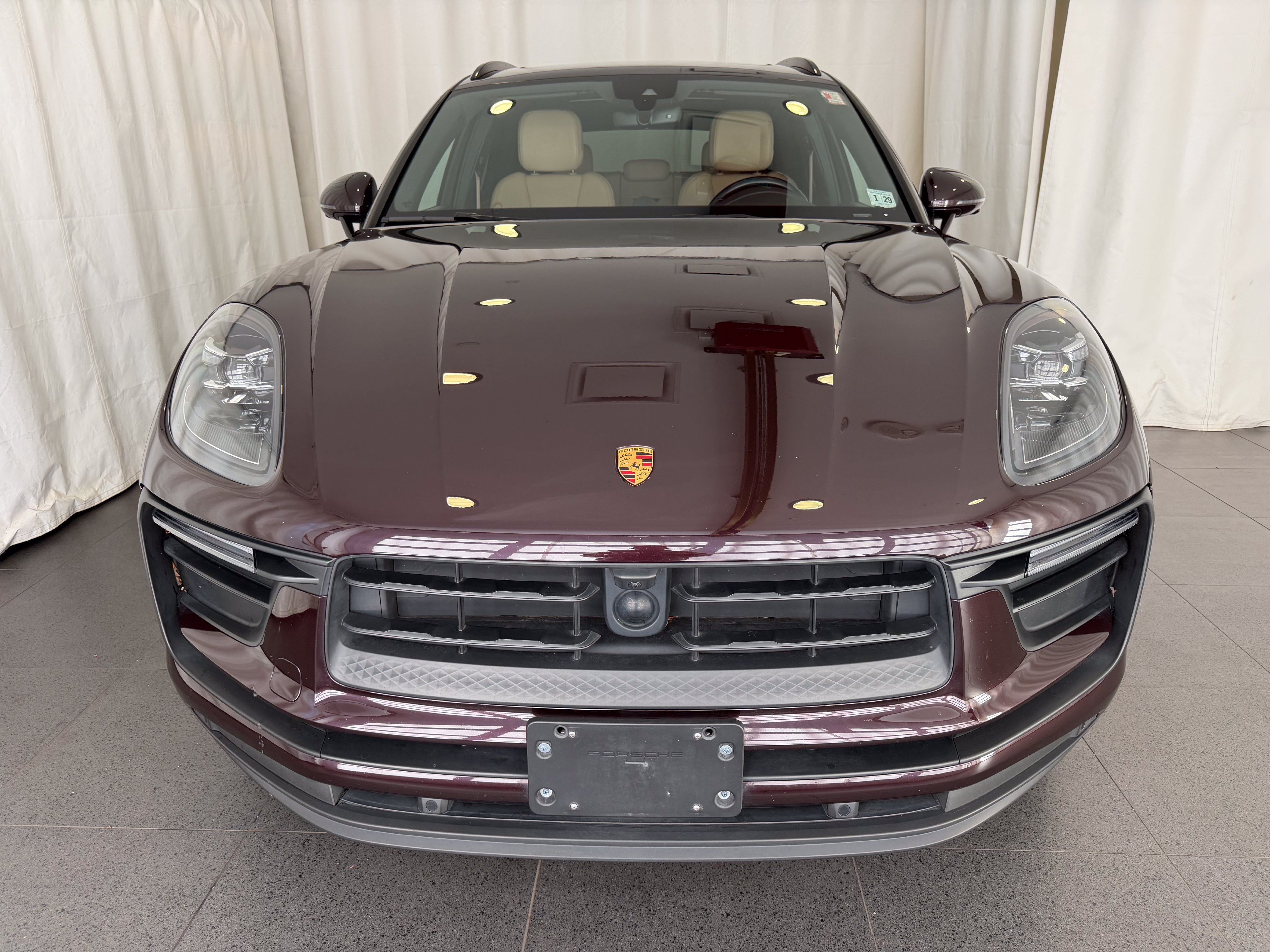 Certified 2024 Porsche Macan AWD/4WD image 6