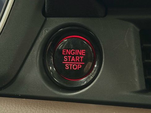 Used 2025 Honda Pilot Elite image 24